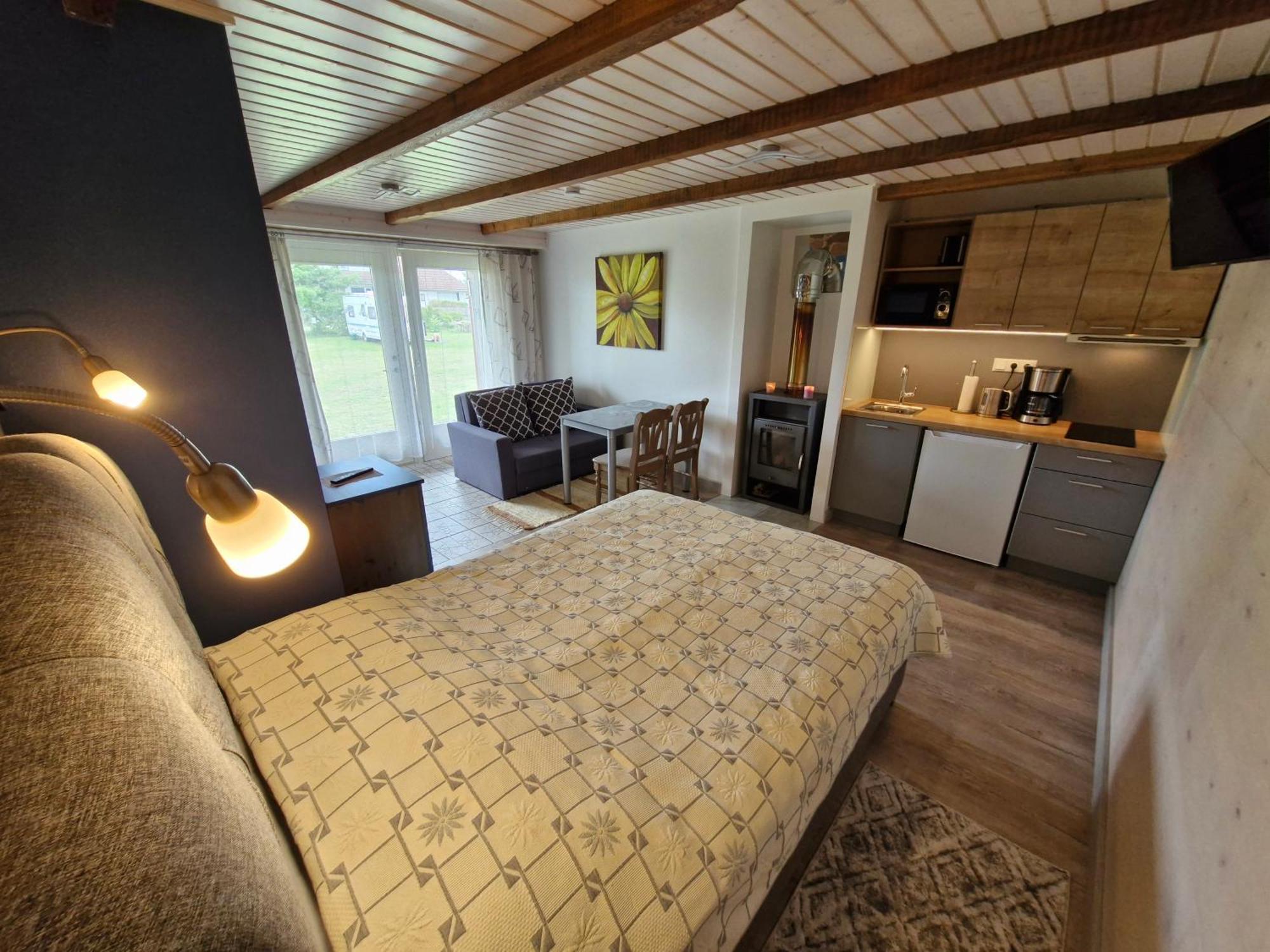 Piibelehe Guest Accommodation Kuressaare Eksteriør bilde